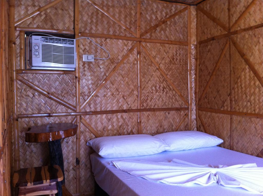 Bamboo House Beach Lodge & Restaurant Puerto Galera Eksteriør billede