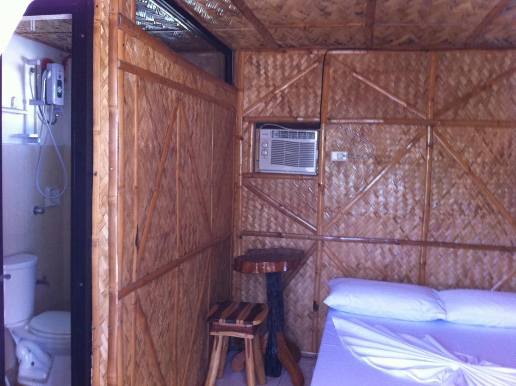 Bamboo House Beach Lodge & Restaurant Puerto Galera Eksteriør billede